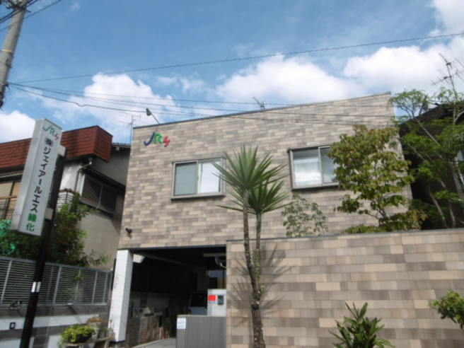 全て日本語の国産CMSだから、設置も更新も簡単、わかりやすい。